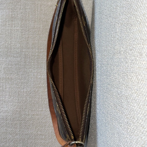 🌹Beautiful Louis Vuitton Pochette Accessories🌹 - Picture 7 of 17